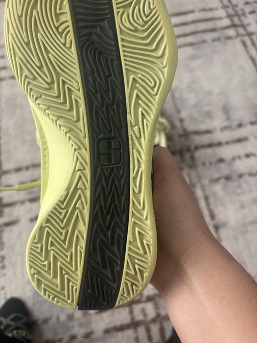 Продам баскетбольные кроссовки