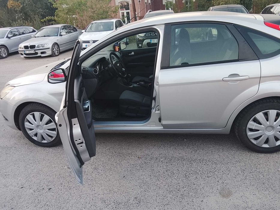 FORD Focus 2011 — imagine 5