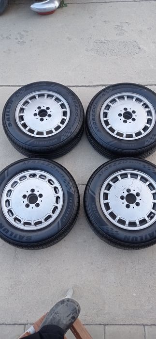 Диски от Мерса кузов 124 вместе с шинами летннии