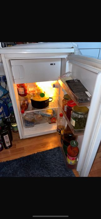 Vand frigider cu congelator a+ folosit 3 ani 390 lei