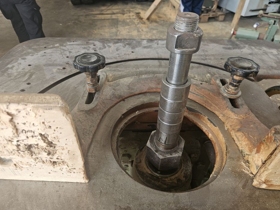 Немска фреза мотор 3 kw.шпиндел ф 30 мм.