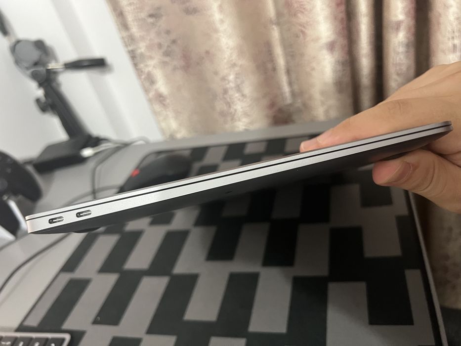 Laptop Macbook Air M1 8gb 256gb, impecabil, cutie completa