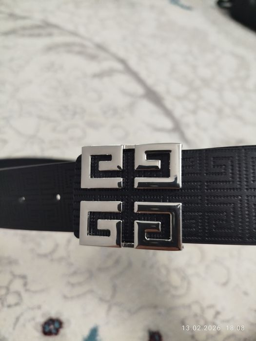Продам ремень Givenchy новый.