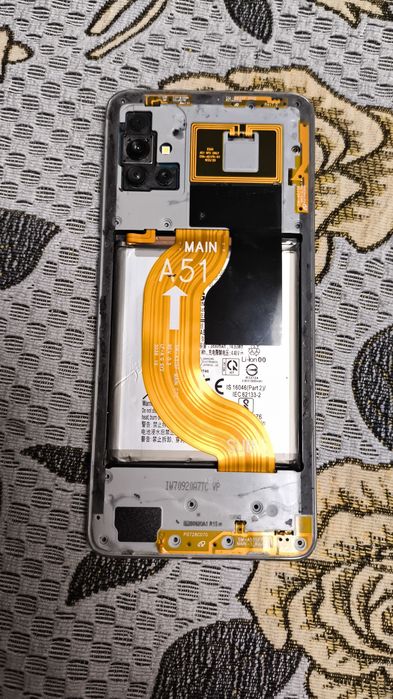 Самсунг а51 все в идеале только дислпей не работает и крышки нет