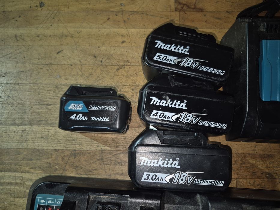 Acumulator baterie MAKITA 18v 3 4  5 ah si Incarcator MAKITA DC 18