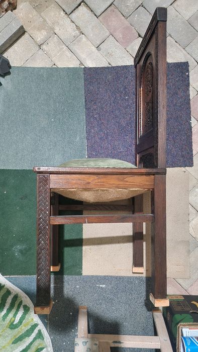 Scaun vechi din lemn masiv stil neo românesc