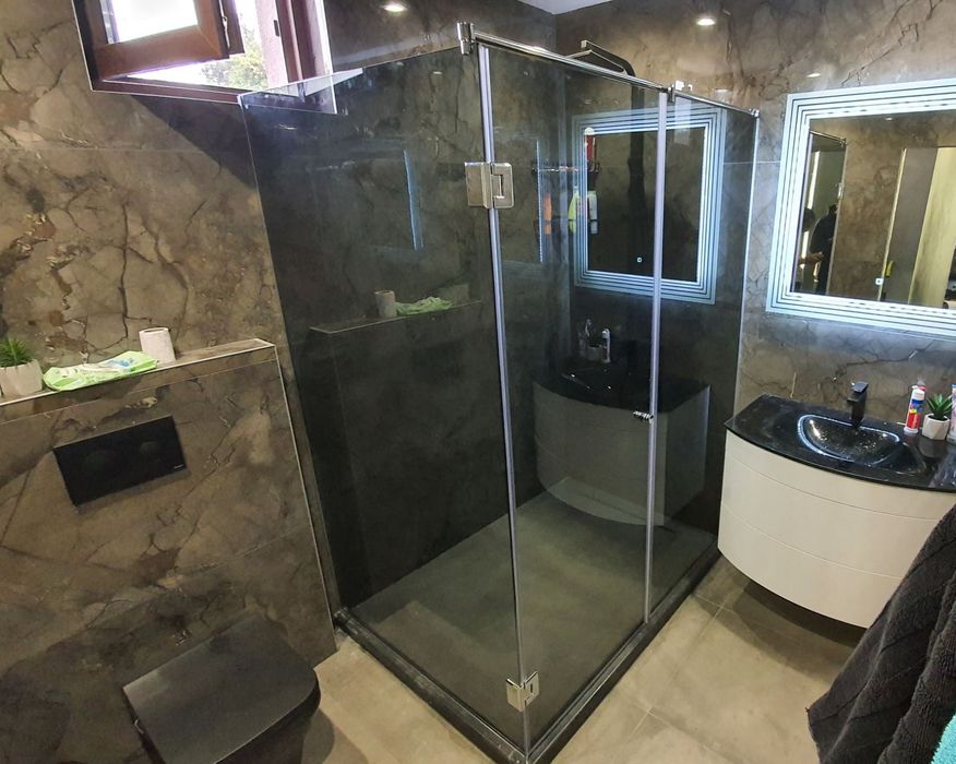 Душ кабини и паравани по поръчка