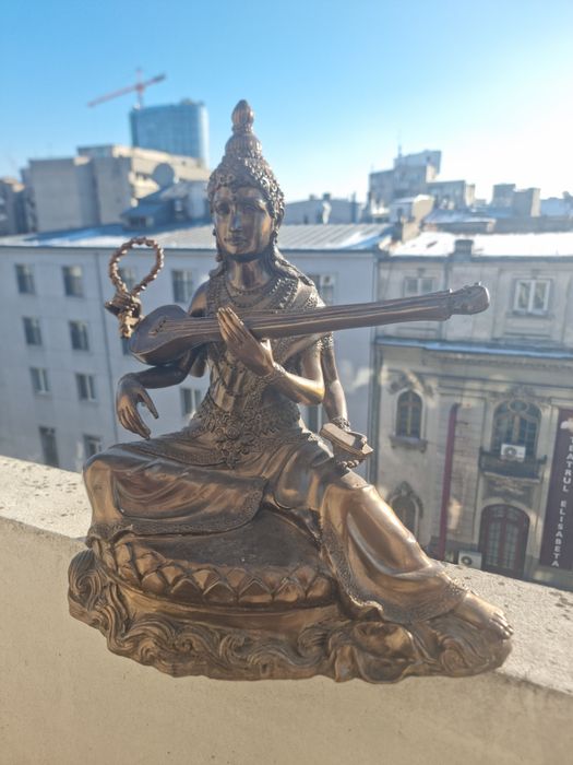 Statueta din bronz masiv  reprezentand zeiței Saraswati