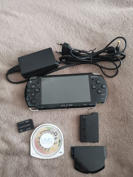 Игра PSP 2004 черно