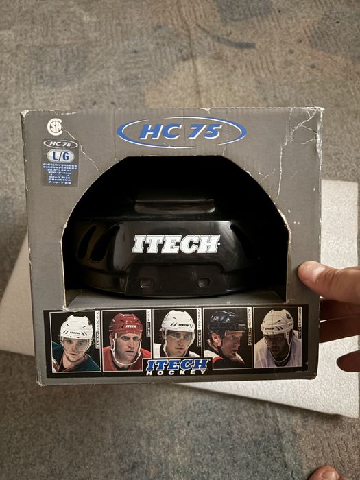 Продам хоккейный шлем.