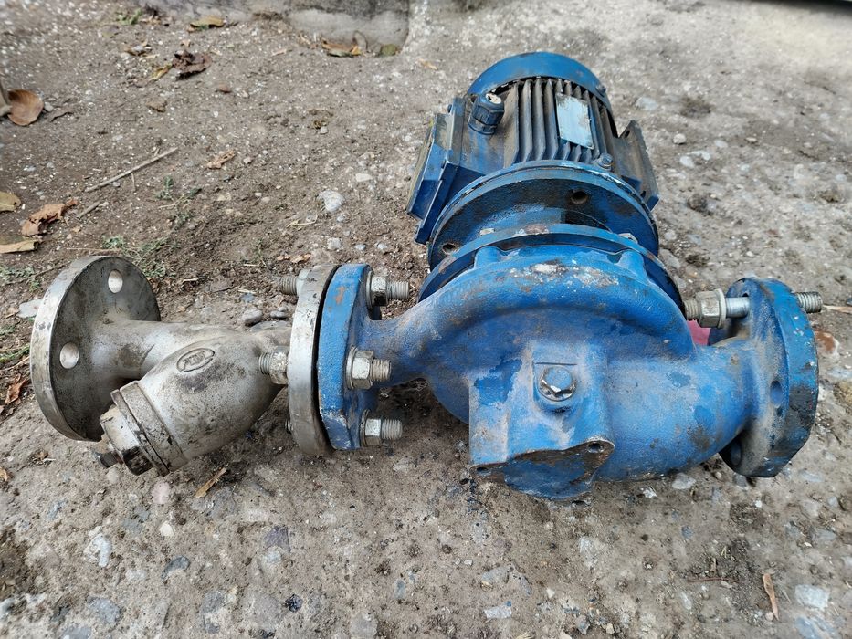 Насос двигателем и фильтр