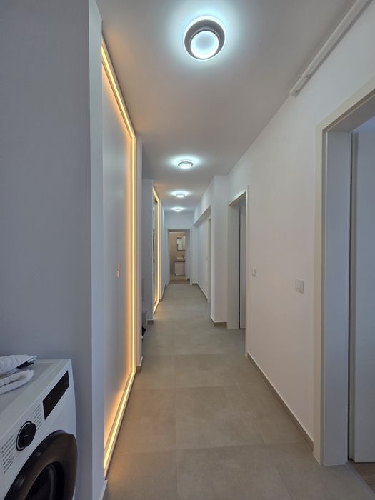 Inchiriez apartament cu 3 camere