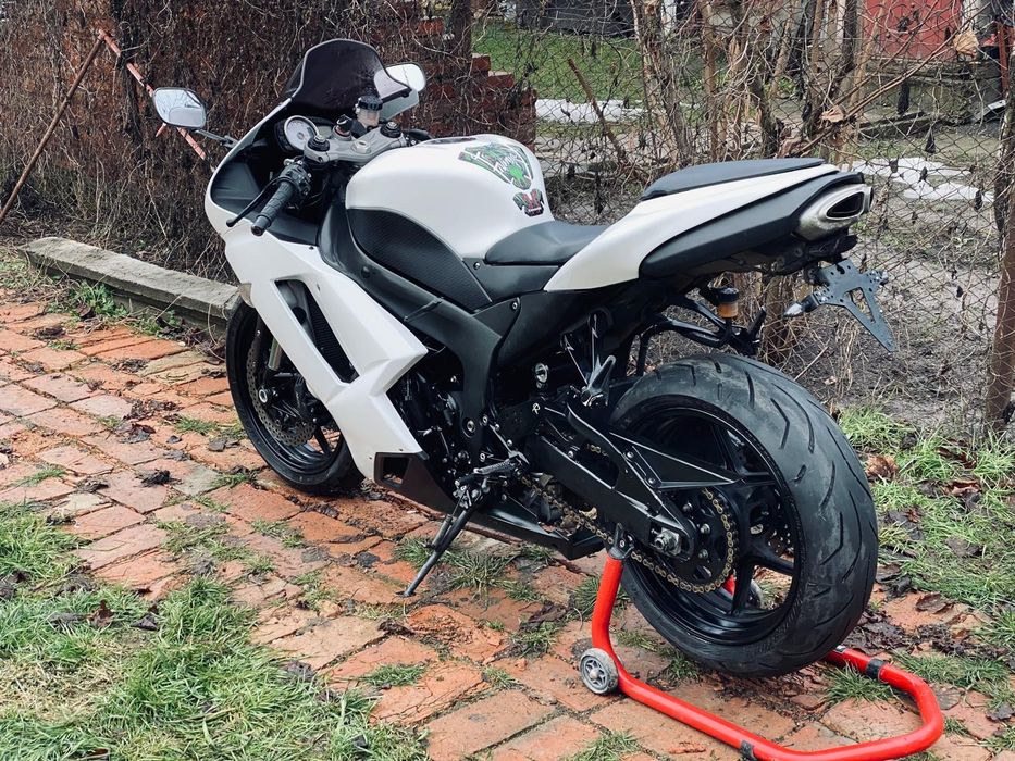 Vând Kawasaki ZX6R