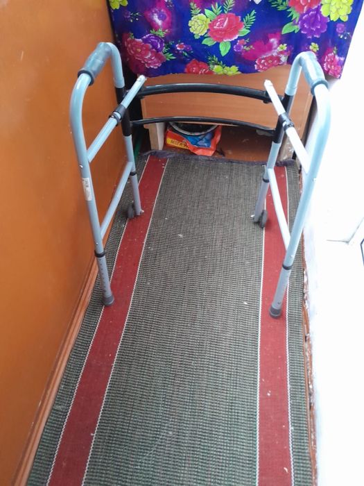 Ходунок инвалидный