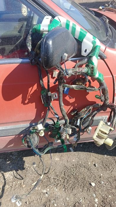 Продам  запчасти на Мазда 626
