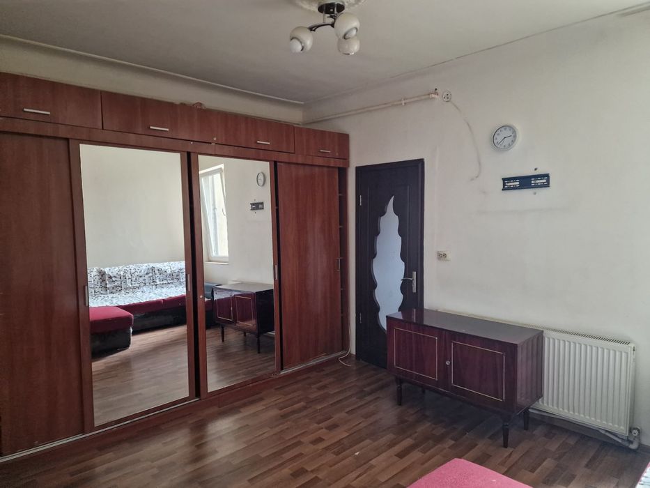 Inchiriez apartament