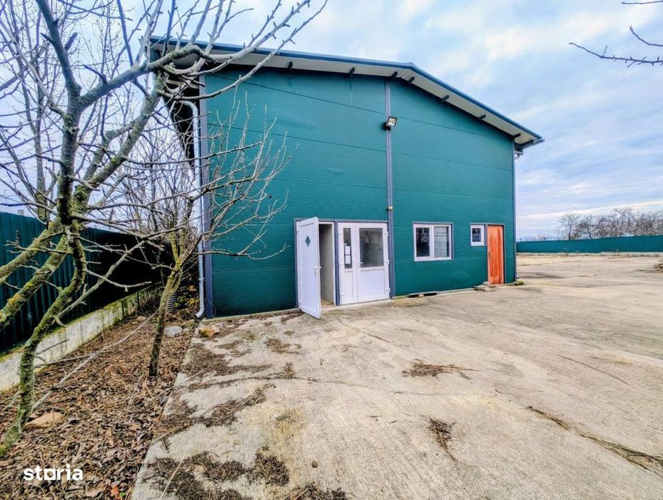 Hala de productie + casa de locuit, cu teren generos - in Hodis, comun