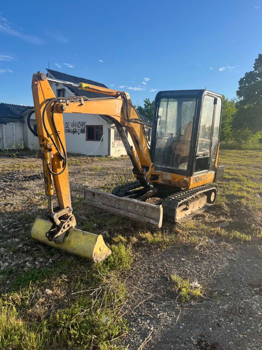 De vânzare mini excavator JCB 8047 ZTS