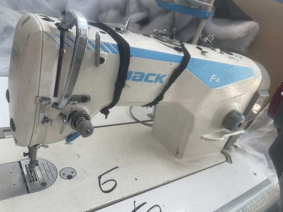 Швейную машинку срочно продам