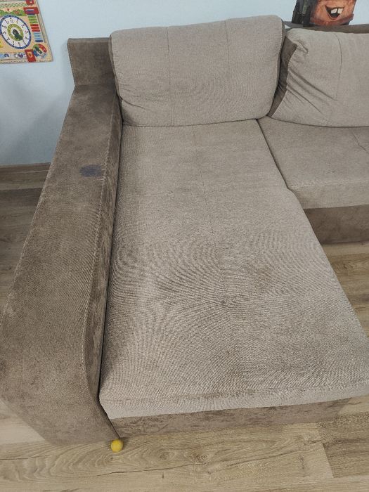 Разтегателен диван с ракла и холна маса