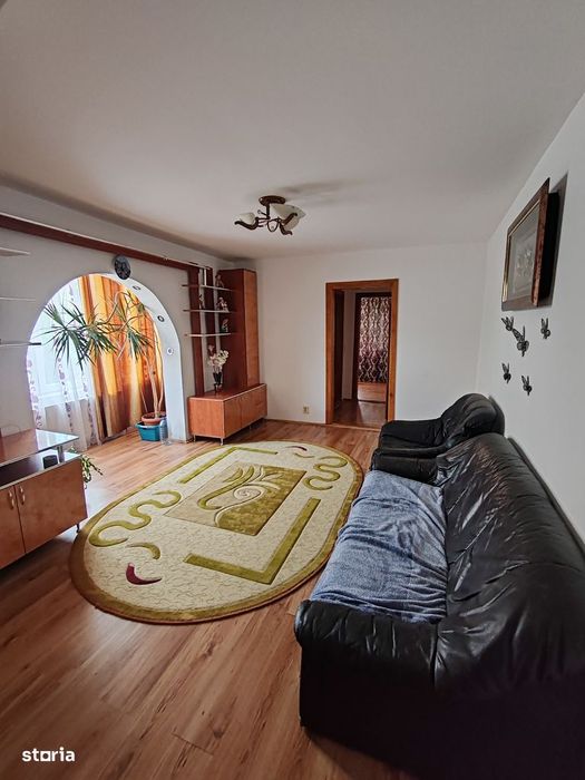 Apartament 3 camere, etaj 3 din 4