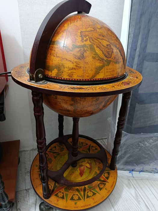 Бар  глобус 80 см высота 47 см диаметр