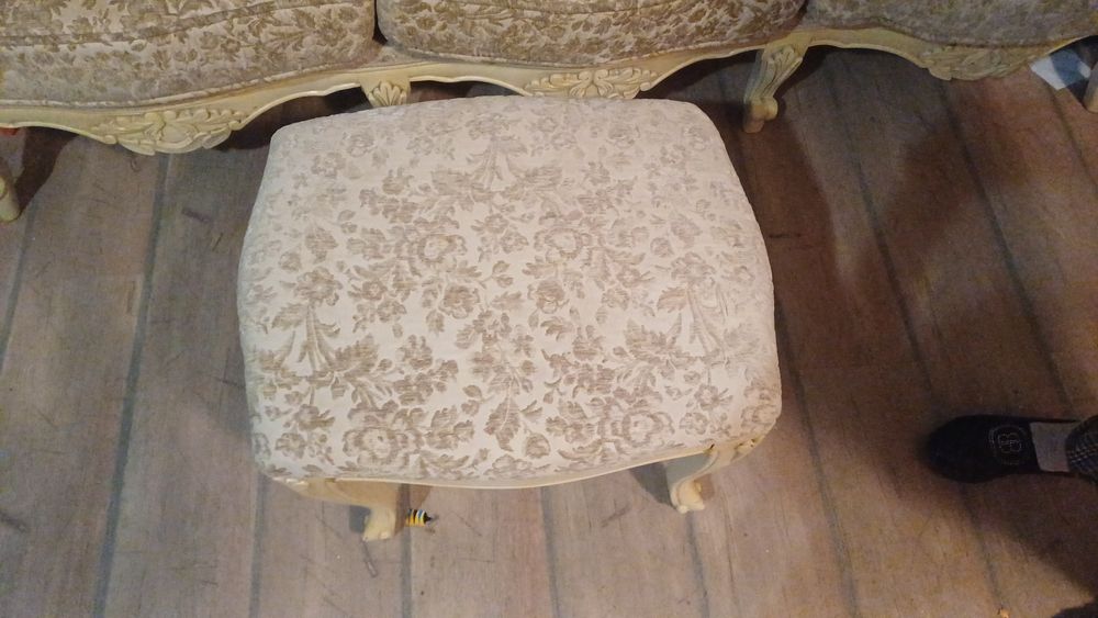 Холна гарнитура  с дърворезба