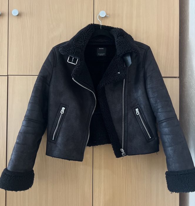 Черно яке - Bershka