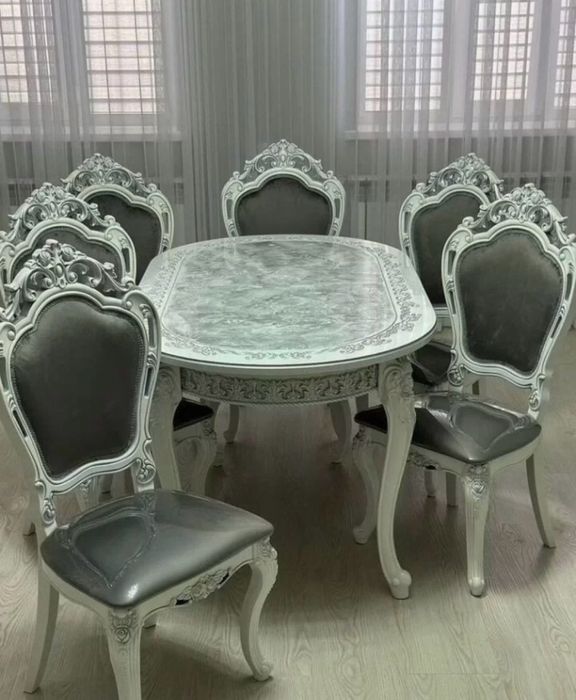 Стол со стульями