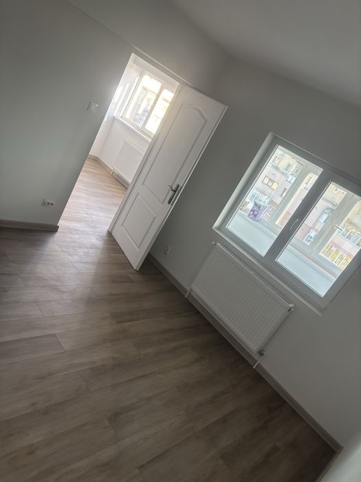 Vand apartament doua camere