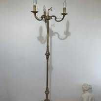 Veioza de podea din brobz