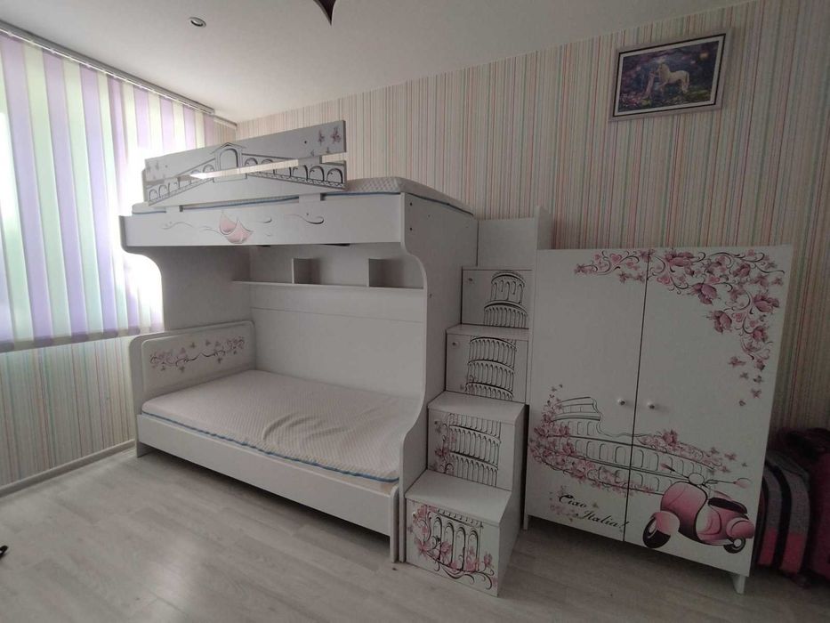 Двуетажно детско легло с гардероб