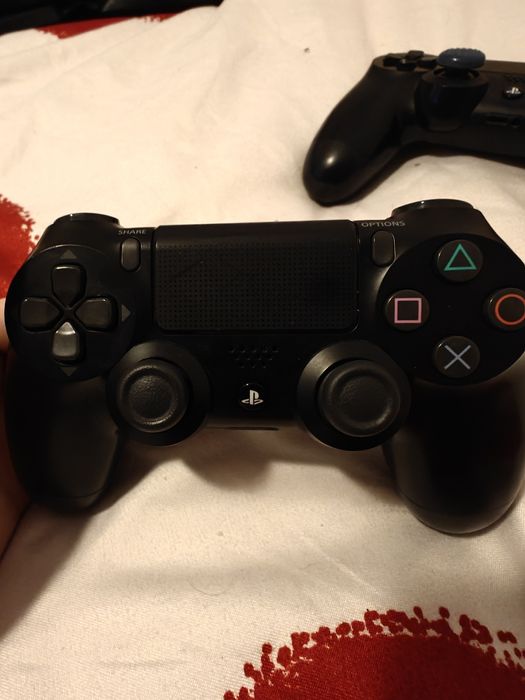 Vând Controllere ps4