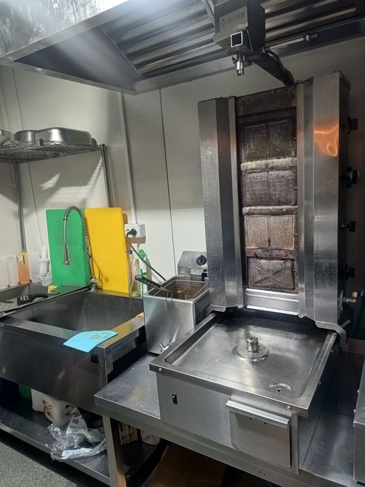 Aparat kebab cu 4 arzătoare perfect funcțional !!