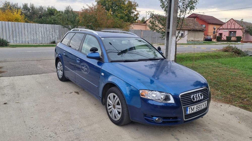 Audi A4 Limuzina Audi A4 dotat cu pedale pentru scoala de soferi