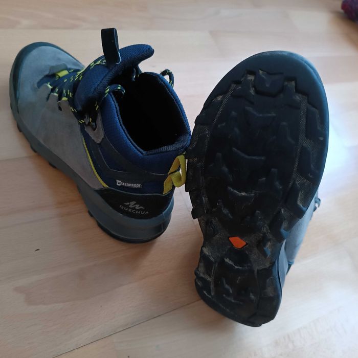 Туристически обувки Quechua 35 номер