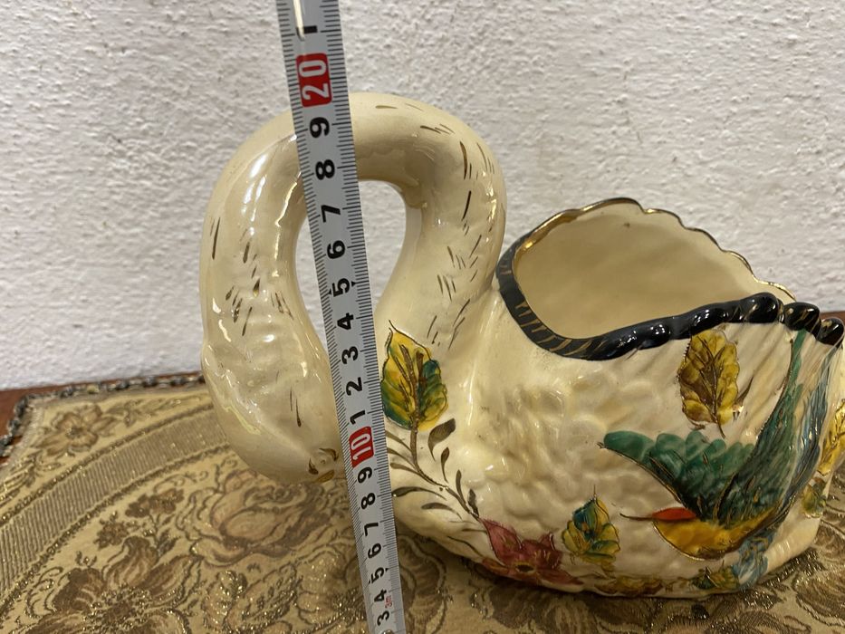 Белгийска порцеланова кашпа във формата на лебед
