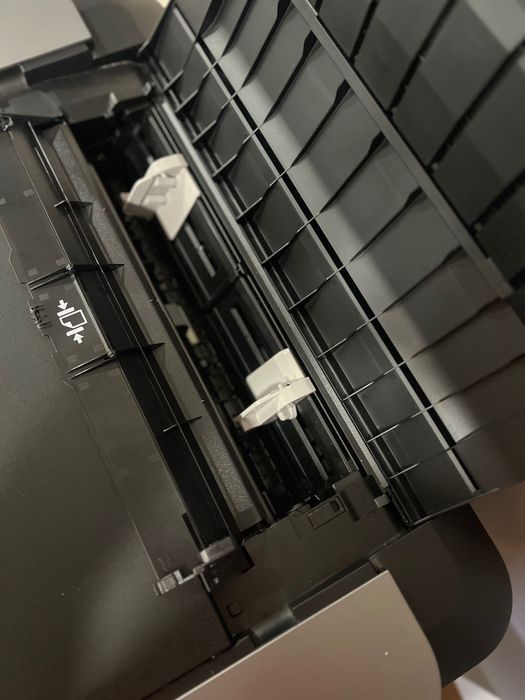 Canon pixma 100 Pro + кашон с мастила и аксесоари