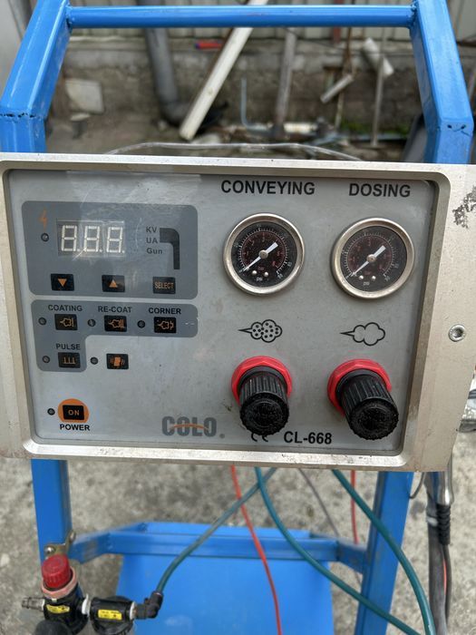 Pistol de vopsit in camp electrostatic