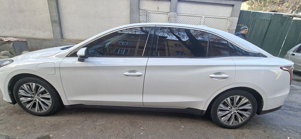 Hongqi eqm5  2024 oq 450 km