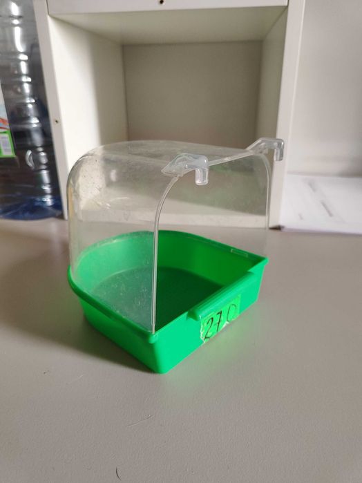 Корм, песок и ванна для птиц