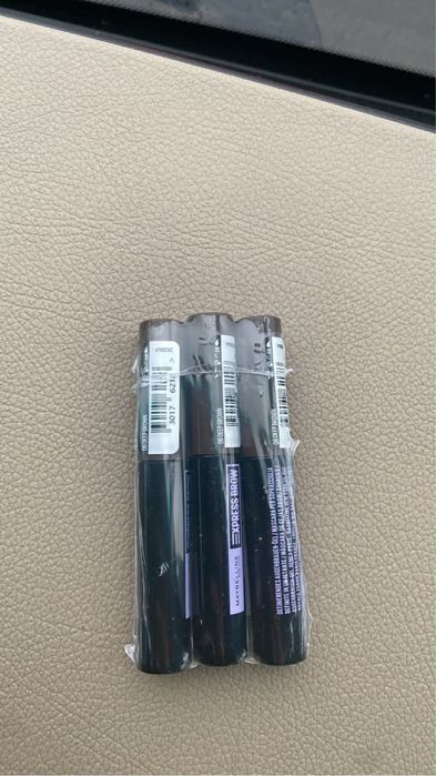 Vând produse cosmetice.