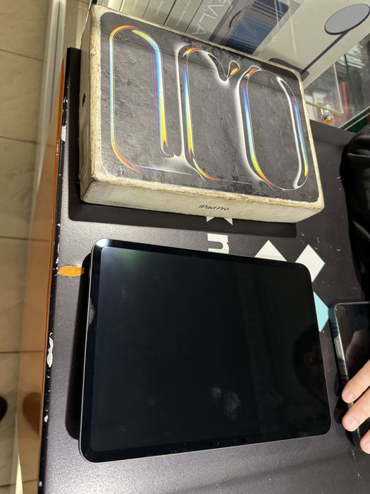Продаю iPad pro M4 2024 года
