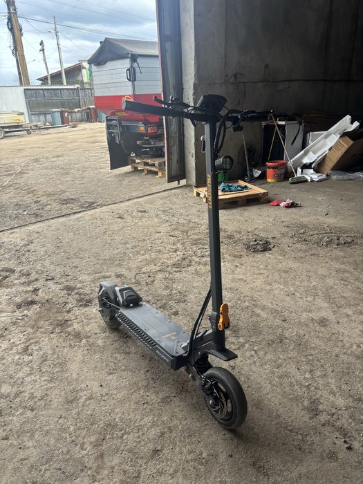 Trotineta electrica Ausom gousul 2 45kmh doar 10km facuti!