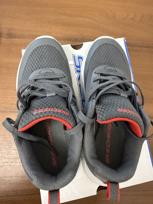 Детские кроссовки бренда Skechers