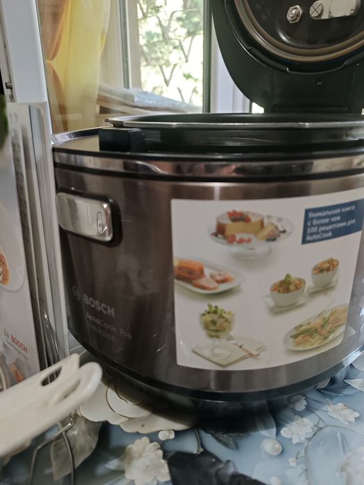 Мультиварка Bosch AutoCook Pro MUC88B68 полный комплект, отличное сос