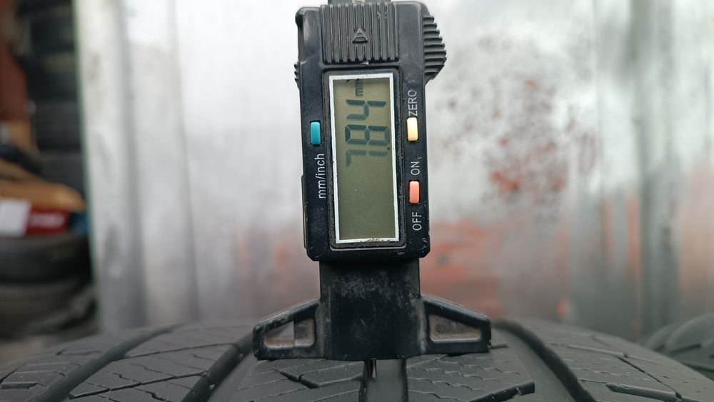 245/45/18 Vredestein