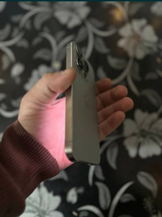 iPhone 15 pro natural