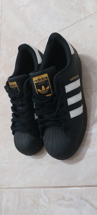 Кеды адидас SUPERSTAR. 15 000 тенге.