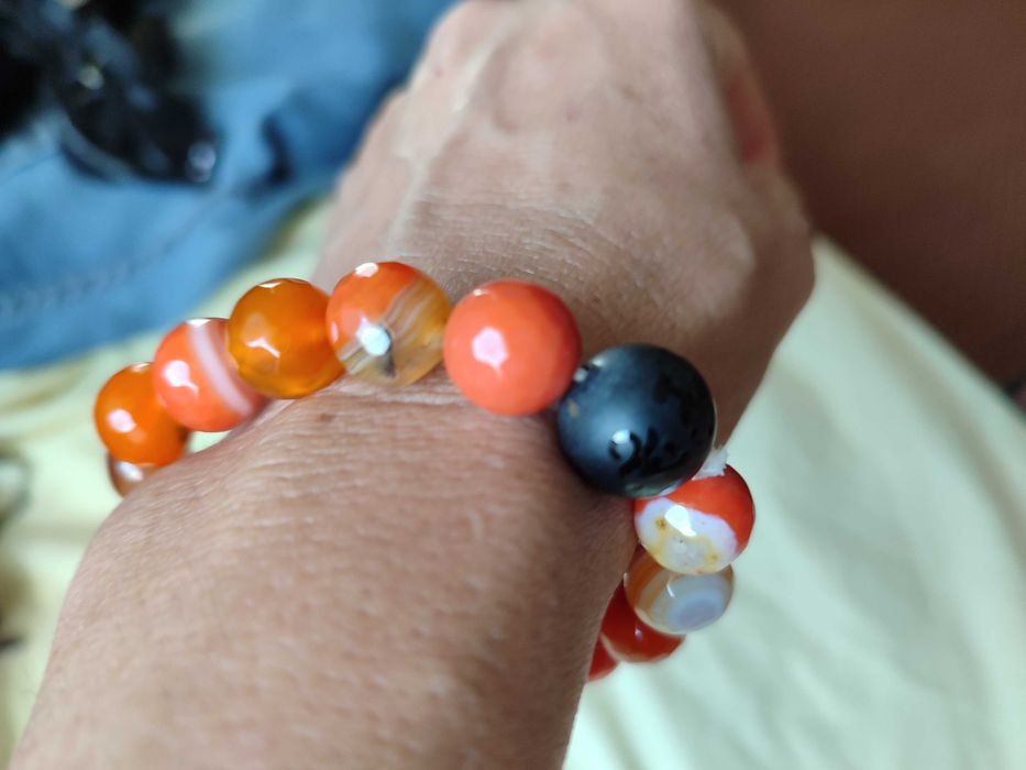 Три гривни от естествени материали